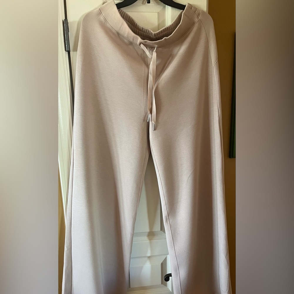 SPANX Air Essentials Wide-Leg Pants - sold out - Picture 4 of 8